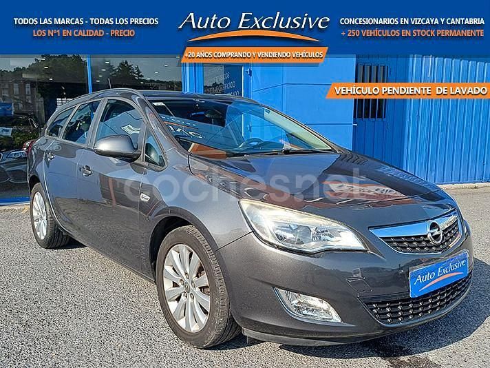 Gris / plata Usado 2011 Opel Astra Selective Familiar | 5490 € (Precio justo) - Imagen 1/4