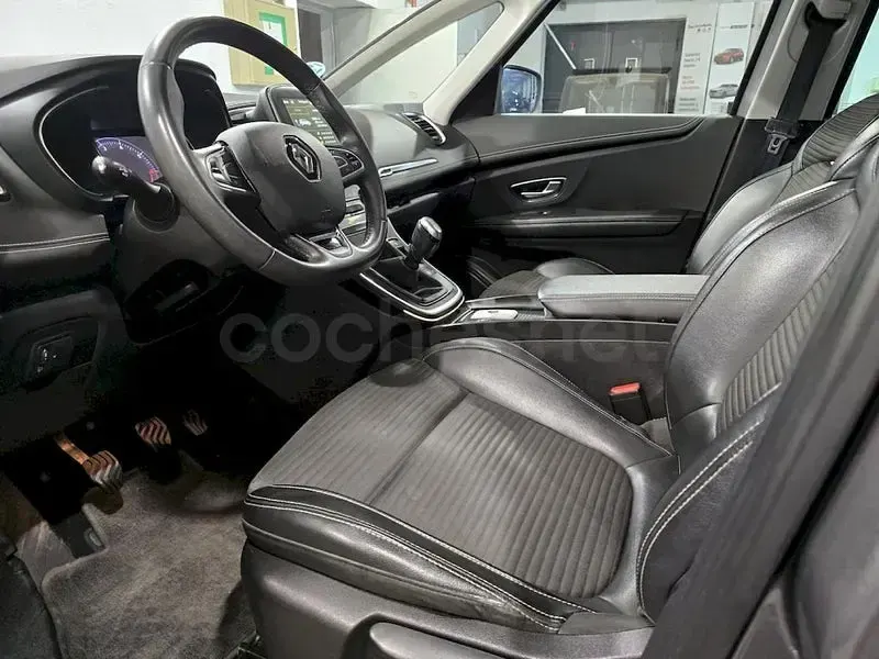 Usado Renault Grand Scénic IV Zen 140 CV (102 kW) 2020 Gris / plata Monovolumen