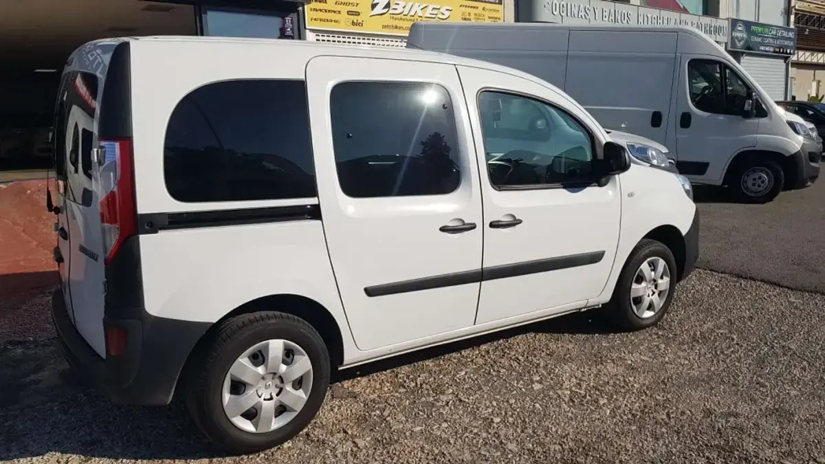 Usado Renault Kangoo 75 CV (55 kW) 2019 Blanco Monovolumen
