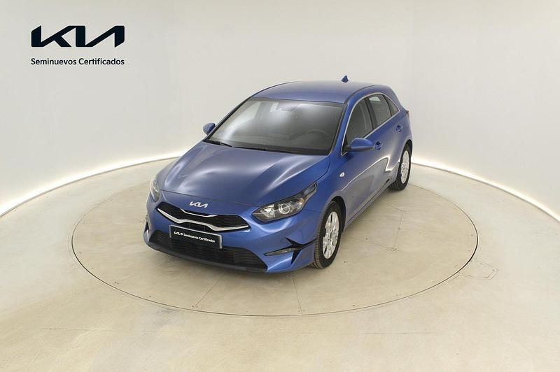 Blue flame Nuevo 2025 Kia Ceed Berlina | 21.700 € (Un poco caro) - Imagen 1/4