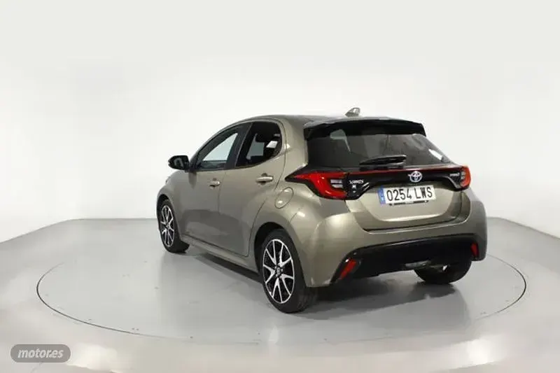 Usado Toyota Yaris Style 116 CV (85 kW) 2022 Bronce Utilitario