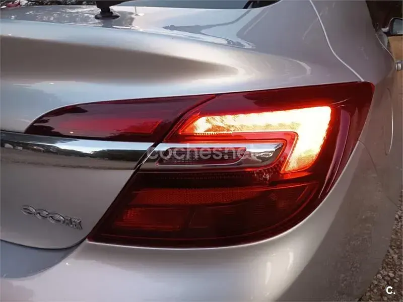 Usado Opel Insignia Business 120 CV (88 kW) 2014 Gris / plata Berlina