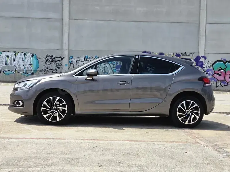 Usado DS Automobiles DS4 Crossback Style 120 CV (88 kW) 2016 Gris / plata SUV