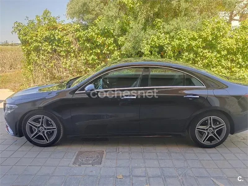 Usado Mercedes CLA180 122 CV (89 kW) 2019 Negro Coupe