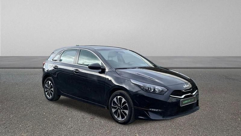 Usado Kia Ceed 100 CV (73 kW) 2024 Negro Utilitario