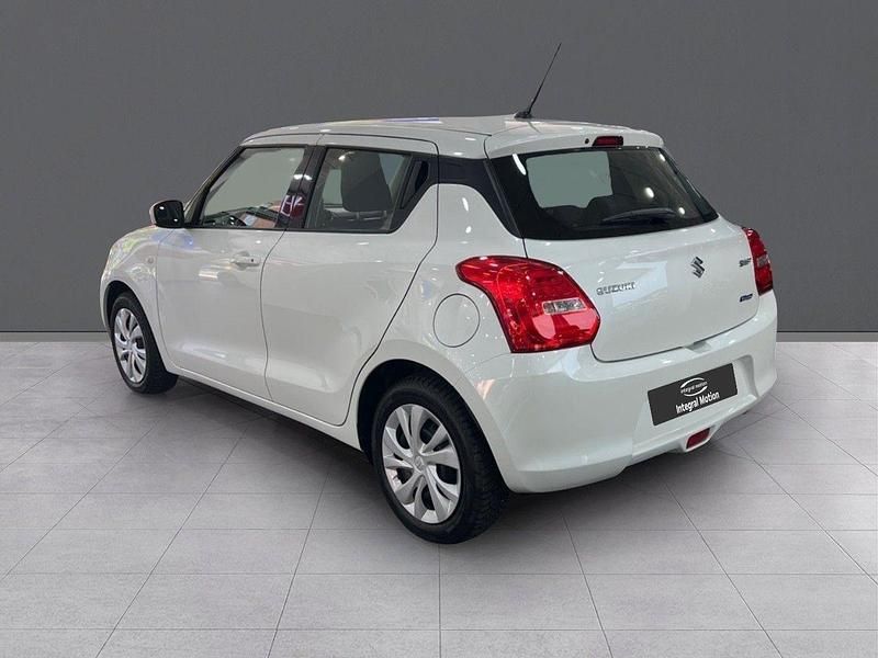 Usado Suzuki Swift 83 CV (61 kW) 2021 Blanco Utilitario