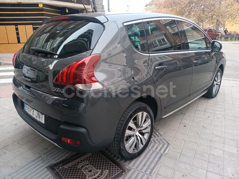 Usado Peugeot 3008 Style 120 CV (88 kW) 2016 Beige Berlina