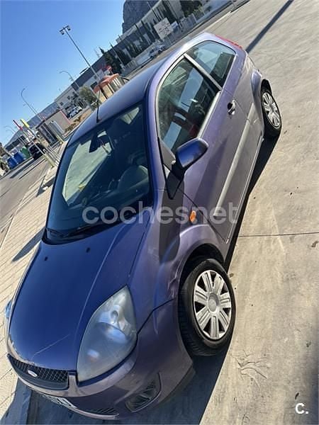 Usado Ford Fiesta Trend 80 CV (58 kW) 2006 Azul Utilitario