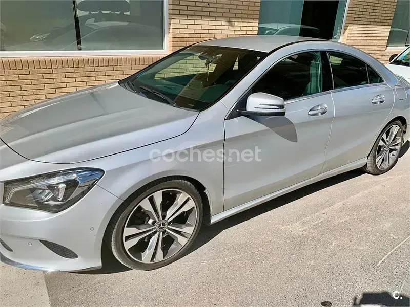 Usado Mercedes CLA180 136 CV (100 kW) 2019 Gris / plata Coupe