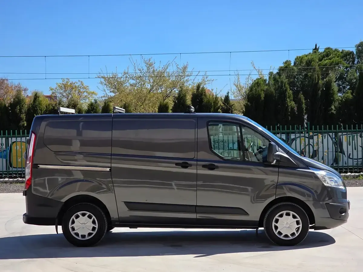 Usado Ford Transit Custom Trend 131 CV (96 kW) 2017 Gris Van