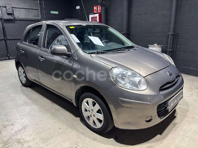 Usado Nissan Micra Acenta 80 CV (58 kW) 2013 Gris / plata Utilitario
