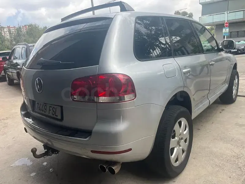 Usado VW Touareg 220 CV (161 kW) 2003 Gris / plata SUV