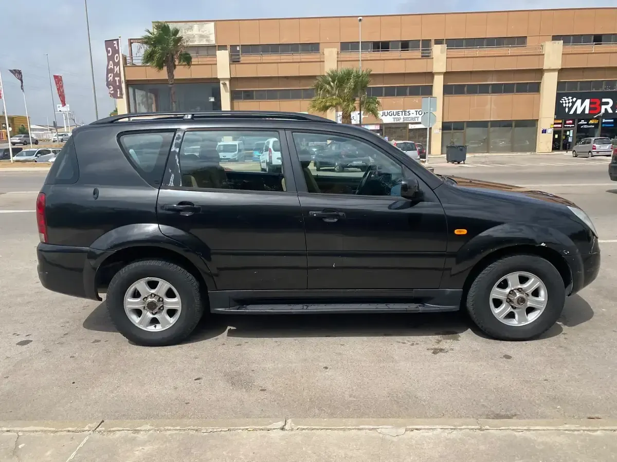Usado SsangYong Rexton 120 CV (88 kW) 2002 Negro SUV