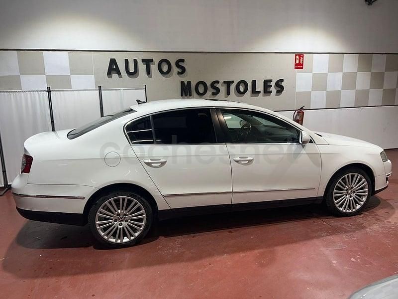 Usado VW Passat R-line 200 CV (147 kW) 2008 Blanco Berlina
