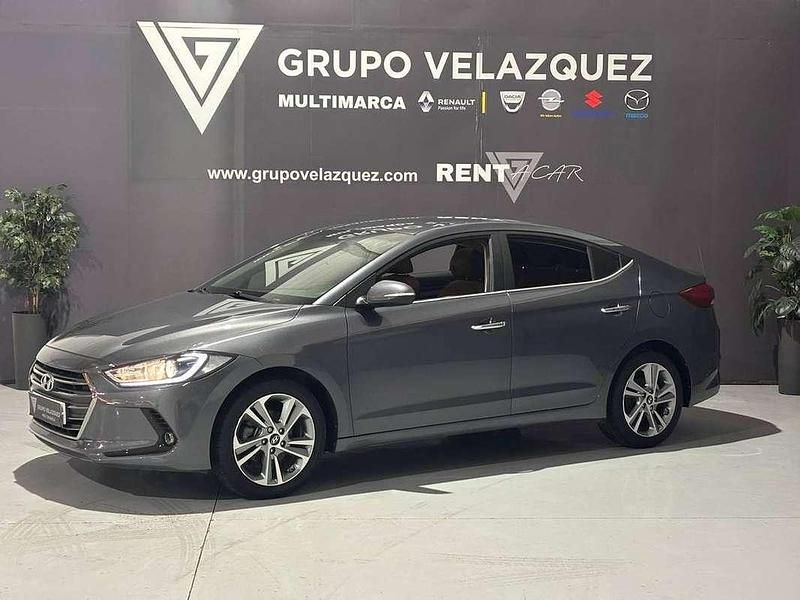 Usado Hyundai Elantra 128 CV (94 kW) 2018 Gris Utilitario