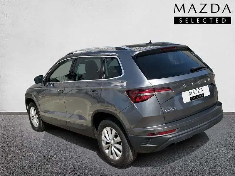 Usado Skoda Karoq Ambition 150 CV (110 kW) 2022 Gris / plata SUV