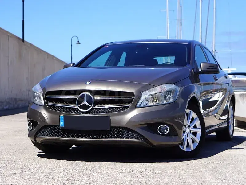 Usado Mercedes A180 Style 122 CV (89 kW) 2013 Marrón Utilitario