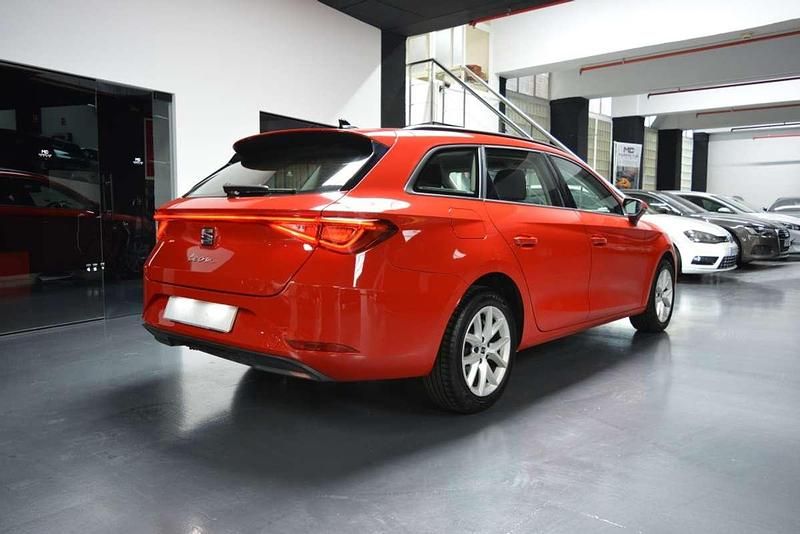 Usado Seat Leon ST Reference 116 CV (85 kW) 2021 Rojo Familiar