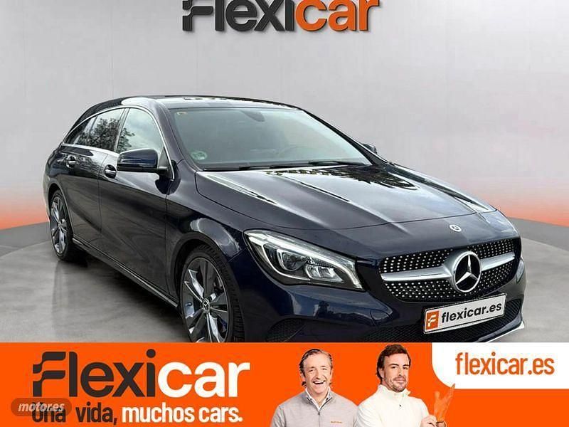 Usado Mercedes CLA200 Shooting Brake 136 CV (100 kW) 2018 Azul Familiar