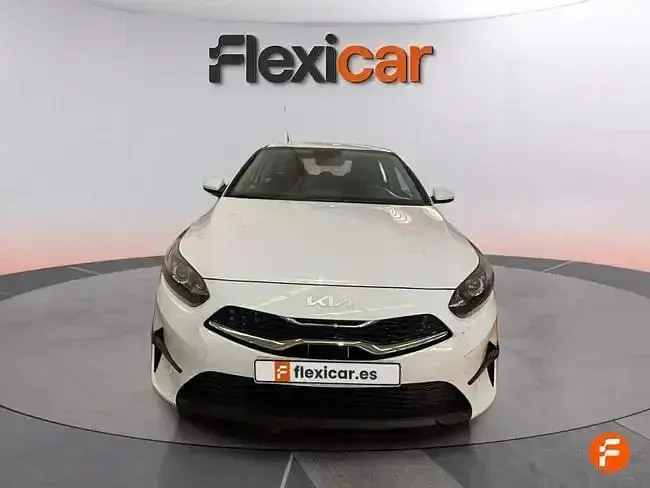 Usado Kia Ceed 136 CV (100 kW) 2023 Blanco Utilitario