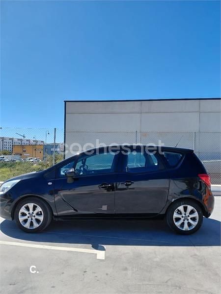 Usado Opel Meriva Expression 95 CV (69 kW) 2011 Negro Monovolumen