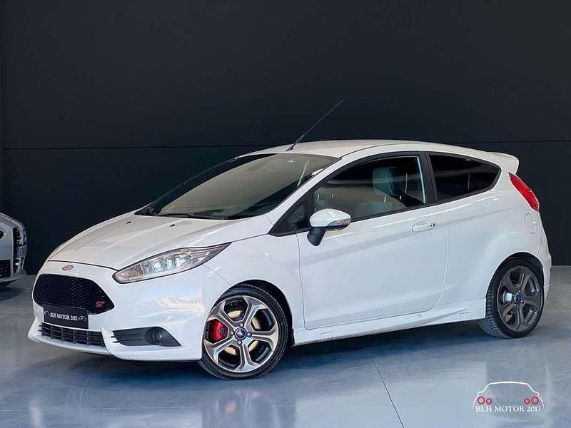 Blanco Usado 2014 Ford Fiesta ST Utilitario | 12.490 € (Precio justo) - Imagen 1/4