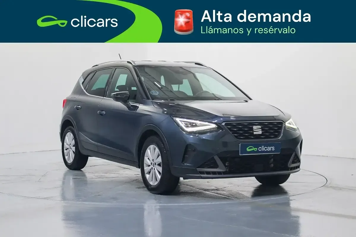 Usado Seat Arona FR 110 CV (80 kW) 2022 Gris / plata SUV