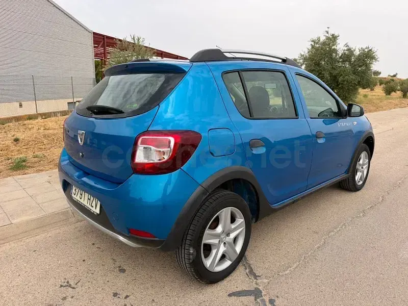 Usado Dacia Sandero Stepway 90 CV (66 kW) 2014 Azul Berlina