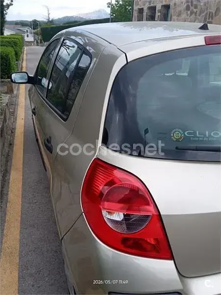 Usado Renault Clio II Expression 85 CV (62 kW) 2006 Beige Berlina
