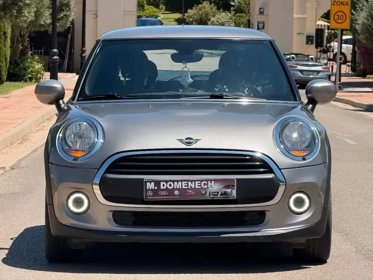 Usado Mini ONE 102 CV (75 kW) 2020 Gris Utilitario