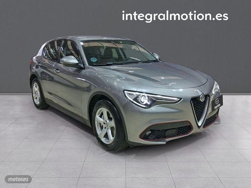 Usado Alfa Romeo Stelvio Super 179 CV (131 kW) 2017 Gris SUV