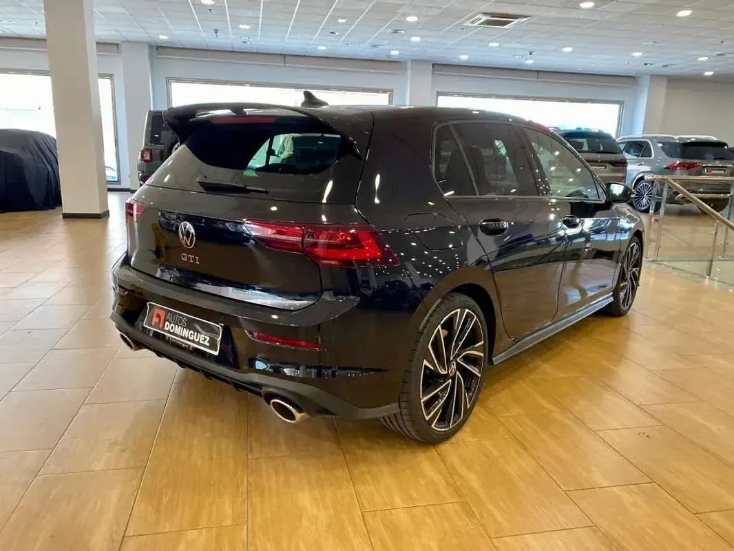 Usado VW Golf VIII GTI 300 CV (220 kW) 2023 Negro Utilitario