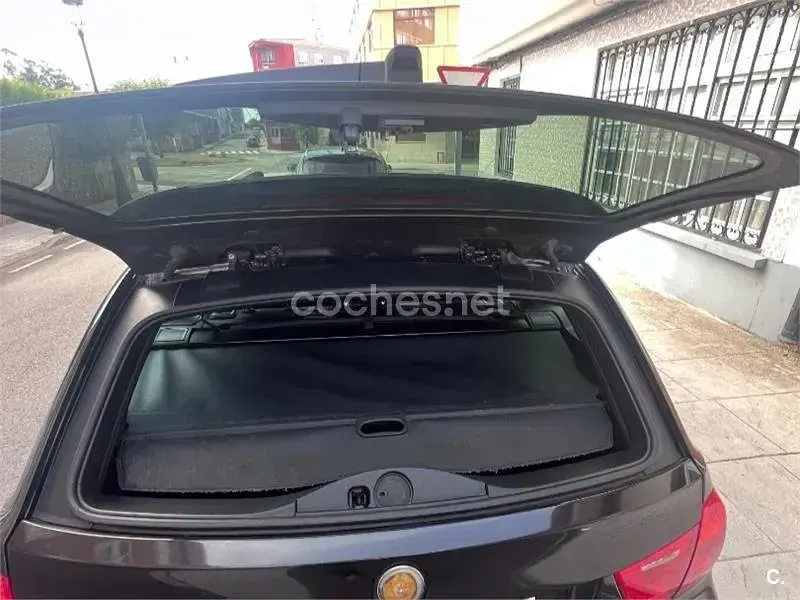 Usado BMW 318 143 CV (105 kW) 2010 Negro Familiar
