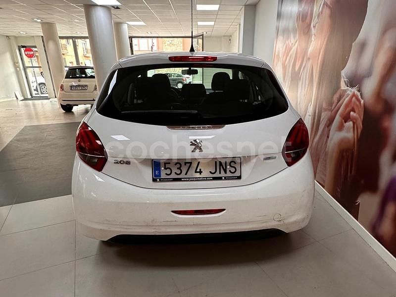 Usado Peugeot 208 Active 82 CV (60 kW) 2015 Blanco Utilitario