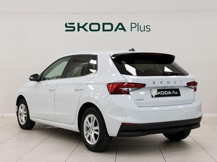 Usado Skoda Fabia Selection 95 CV (69 kW) 2023 Blanco