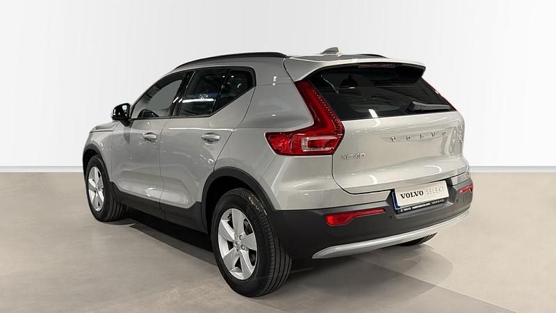 Usado Volvo XC40 129 CV (94 kW) 2023 Gris / plata SUV