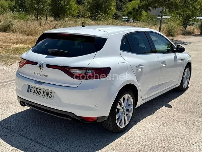 Usado Renault Mégane IV Bose Edition 130 CV (95 kW) 2018 Blanco Berlina