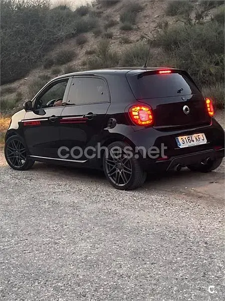 Usado Smart ForFour 90 CV (66 kW) 2017 Negro Utilitario