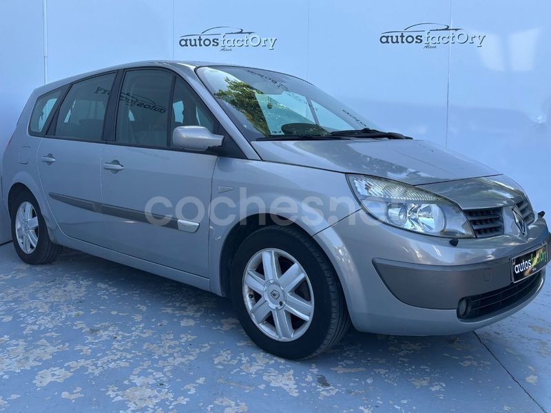 Usado Renault Grand Scénic II Privilege 120 CV (88 kW) 2004 Gris / plata Monovolumen