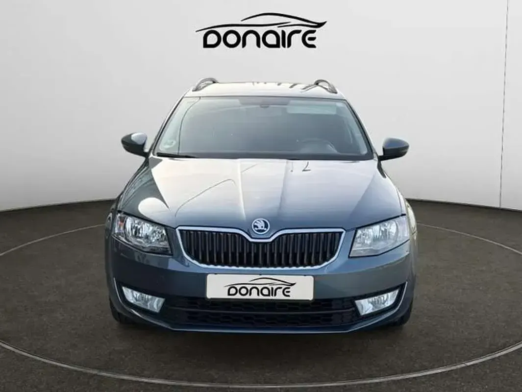 Usado Skoda Octavia Active 105 CV (77 kW) 2015 Gris Familiar