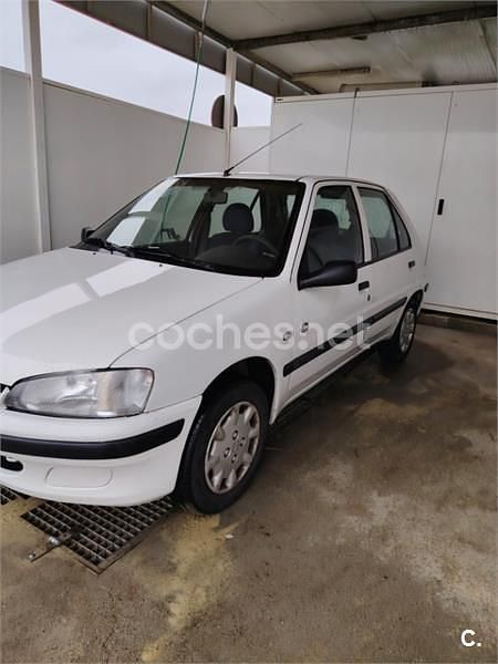 Blanco Usado 2001 Peugeot 106 Utilitario | 1899 € - Imagen 1/4