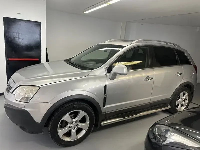 Usado Opel Antara Enjoy Plus 150 CV (110 kW) 2008 Gris / plata SUV