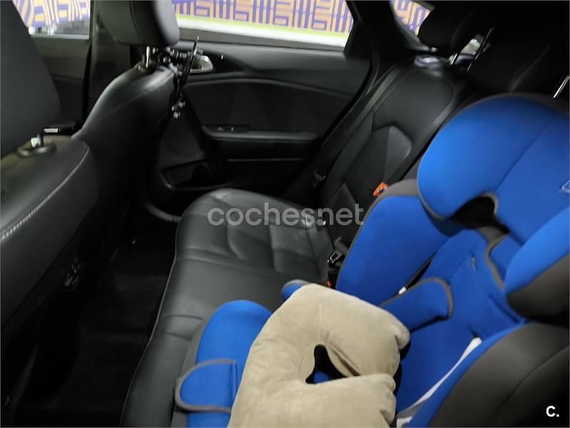 Usado Kia ProCeed GT-Line 140 CV (102 kW) 2021 Azul Familiar