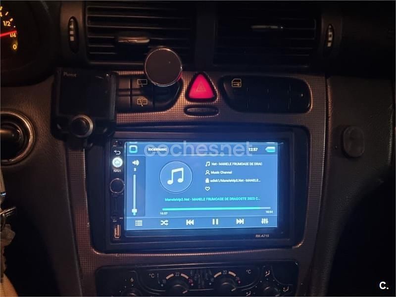 Usado Mercedes C220 Avantgarde 143 CV (105 kW) 2002 Azul Familiar