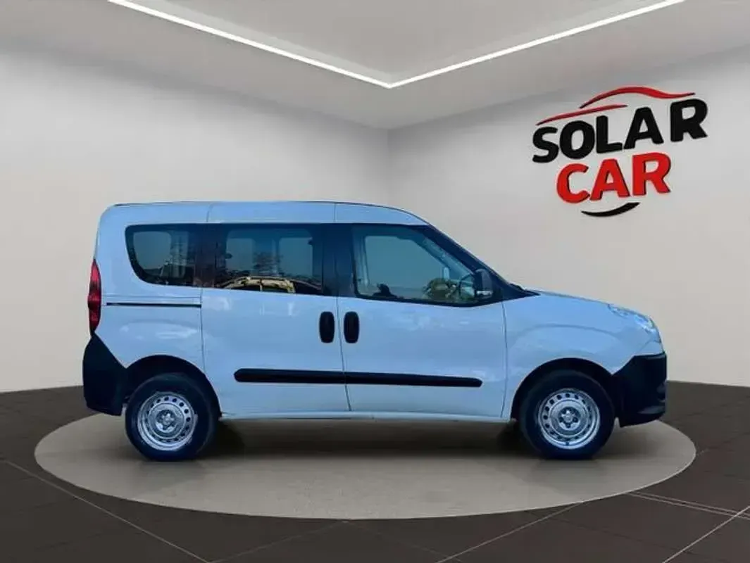 Usado Fiat Doblò Active 90 CV (66 kW) 2014 Blanco Monovolumen