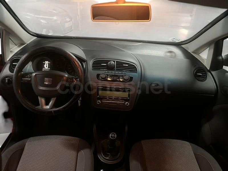 Usado Seat Altea XL Style 105 CV (77 kW) 2011 Rojo Monovolumen