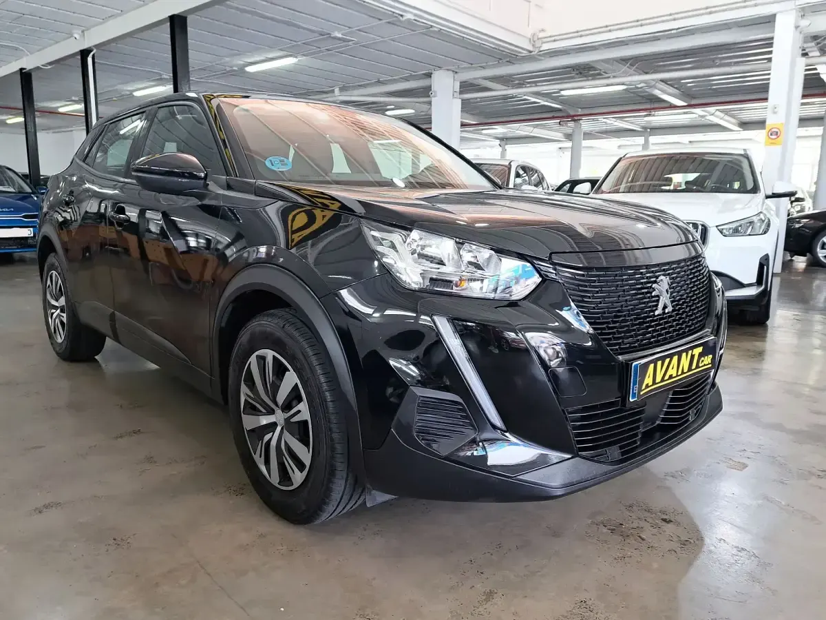 Usado Peugeot 2008 Active 100 CV (73 kW) 2021 Negro SUV