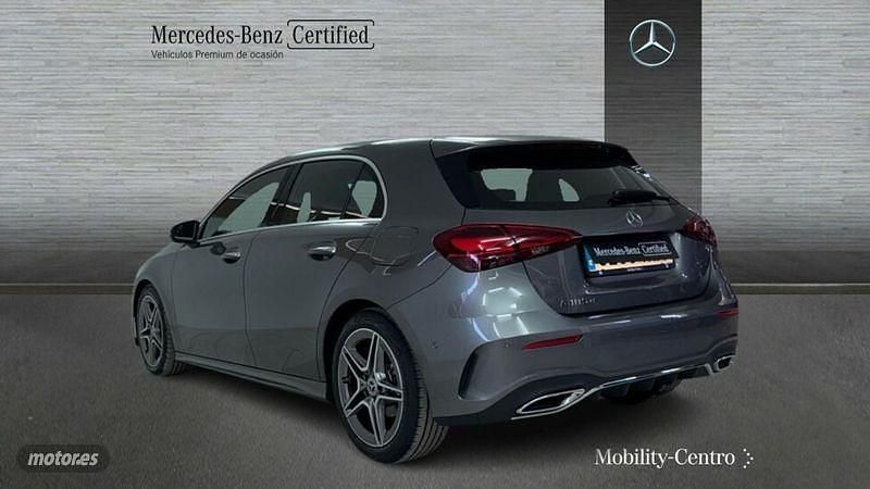 Usado Mercedes A180 AMG line 116 CV (85 kW) 2024 Gris montaña Utilitario