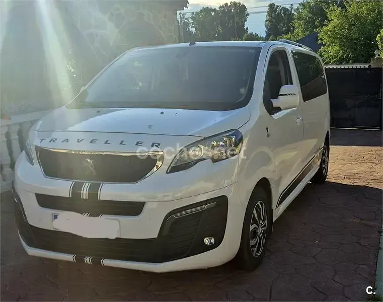 Begagnad Peugeot Traveller Business-Line 120 HK (88 kW) 2019 Vit Minibuss