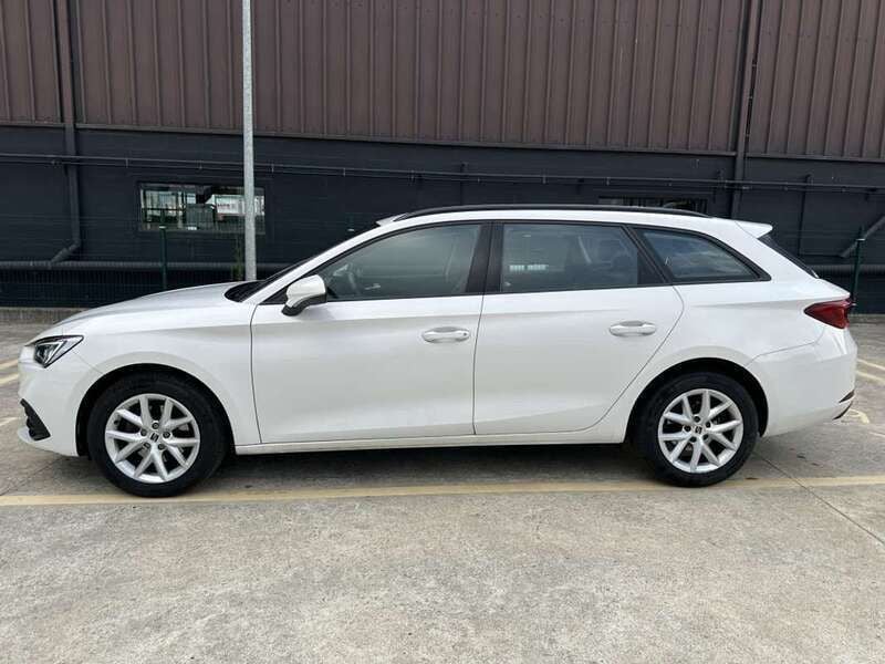 Usado Seat Leon ST Style 110 CV (80 kW) 2022 Blanco Familiar